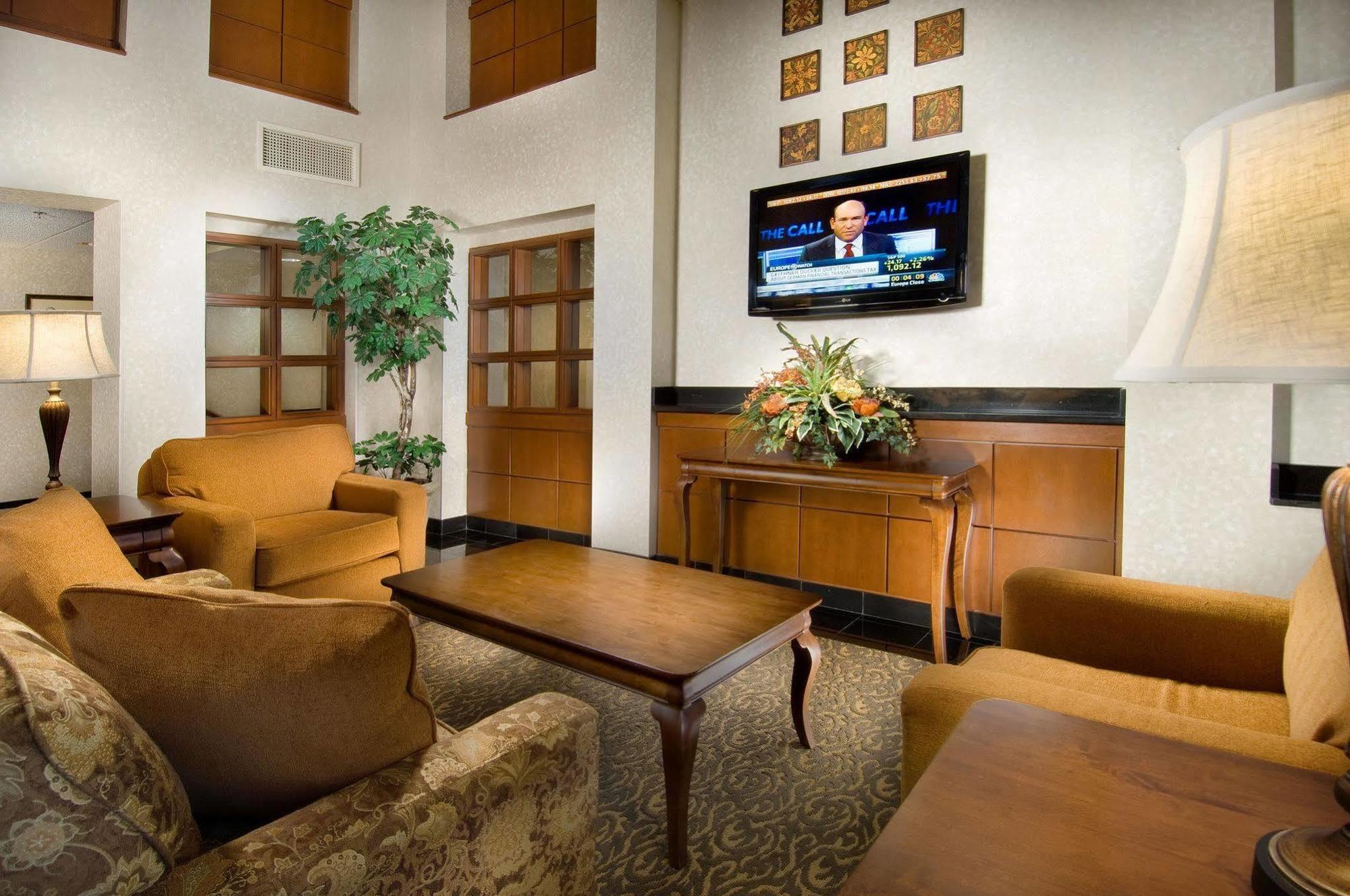Drury Inn & Suites Columbia Stadium Boulevard Exterior photo